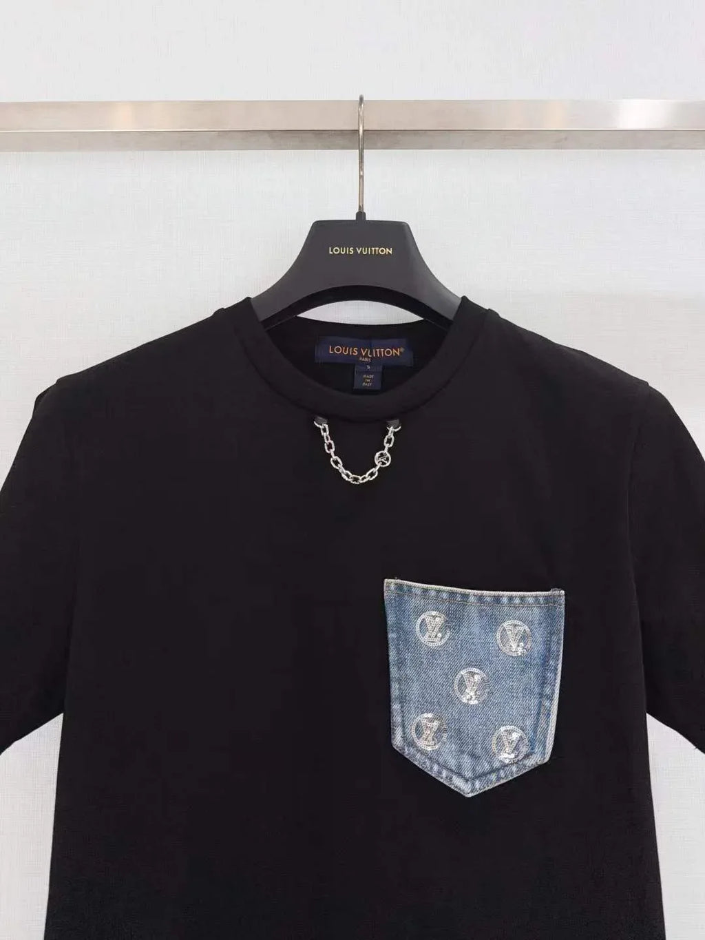 Unisex Urban Short Sleeve Tee with Denim Accent Pocket and Edgy Chain Detail - SenopekooCLO