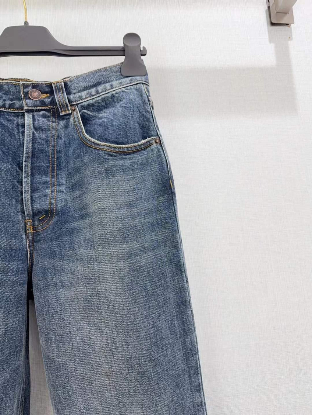 Unisex Classic Five-Pocket Jeans with Vintage Wash and Authentic Stitching - SenopekooCLO