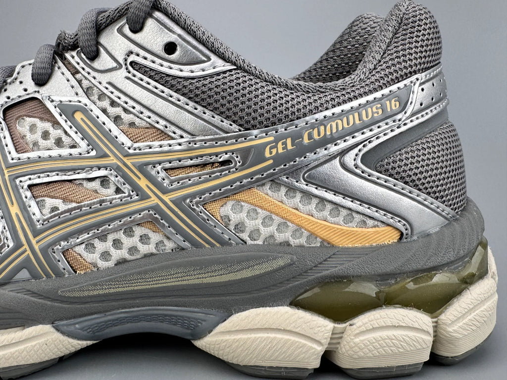 Asics Gel-Cumulus 16 Sneakers