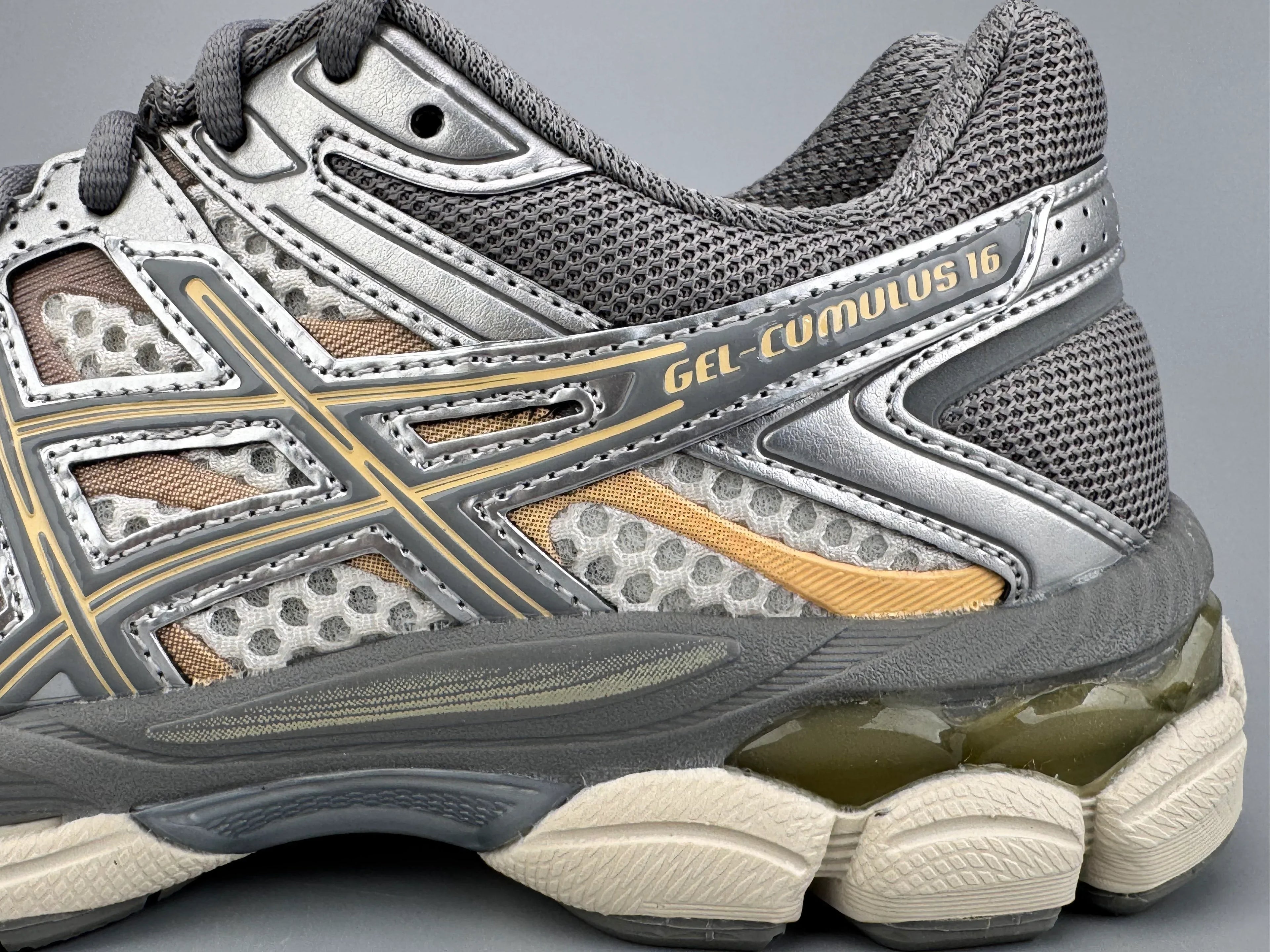 Asics Gel-Cumulus 16 Sneakers