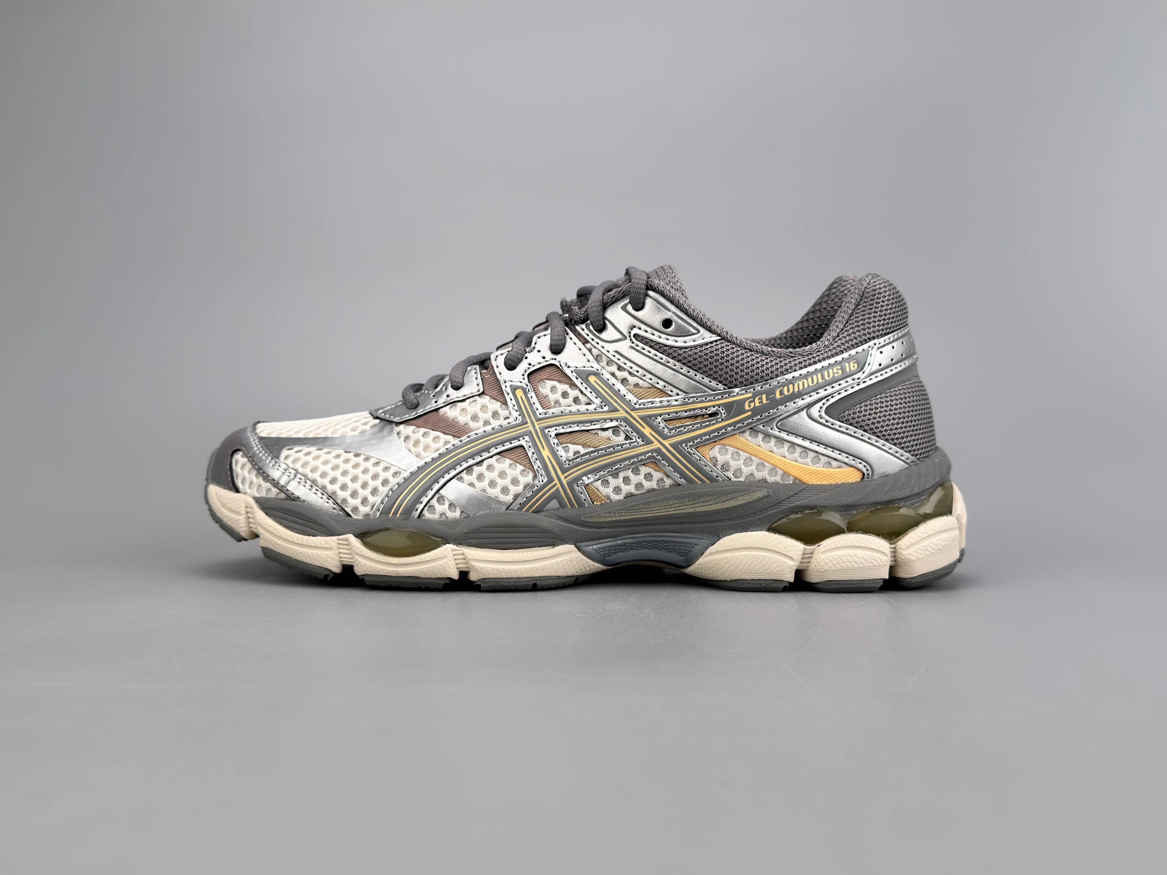 Asics Gel-Cumulus 16 Sneakers