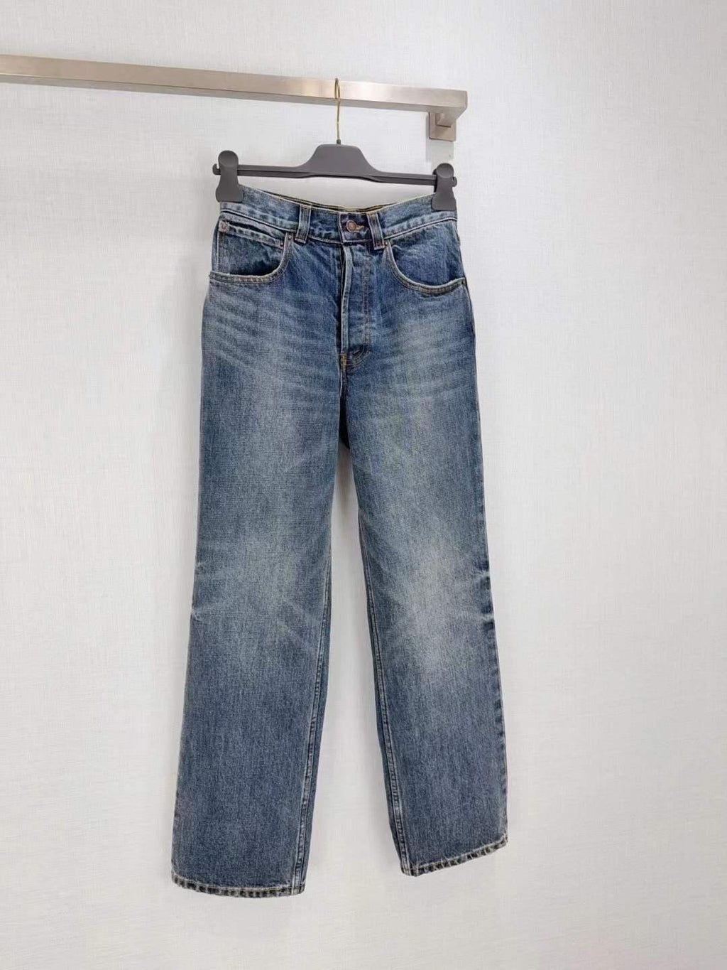 Unisex Classic Five-Pocket Jeans with Vintage Wash and Authentic Stitching - SenopekooCLO